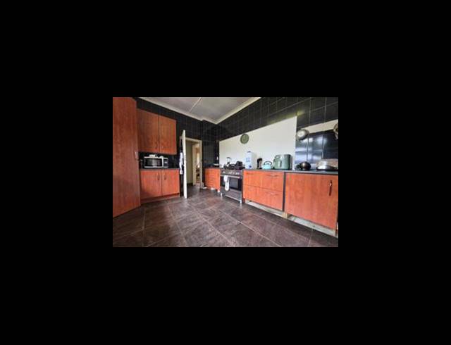 4 BEDROOM HOUSE FOR SALE IN FLORENTIA